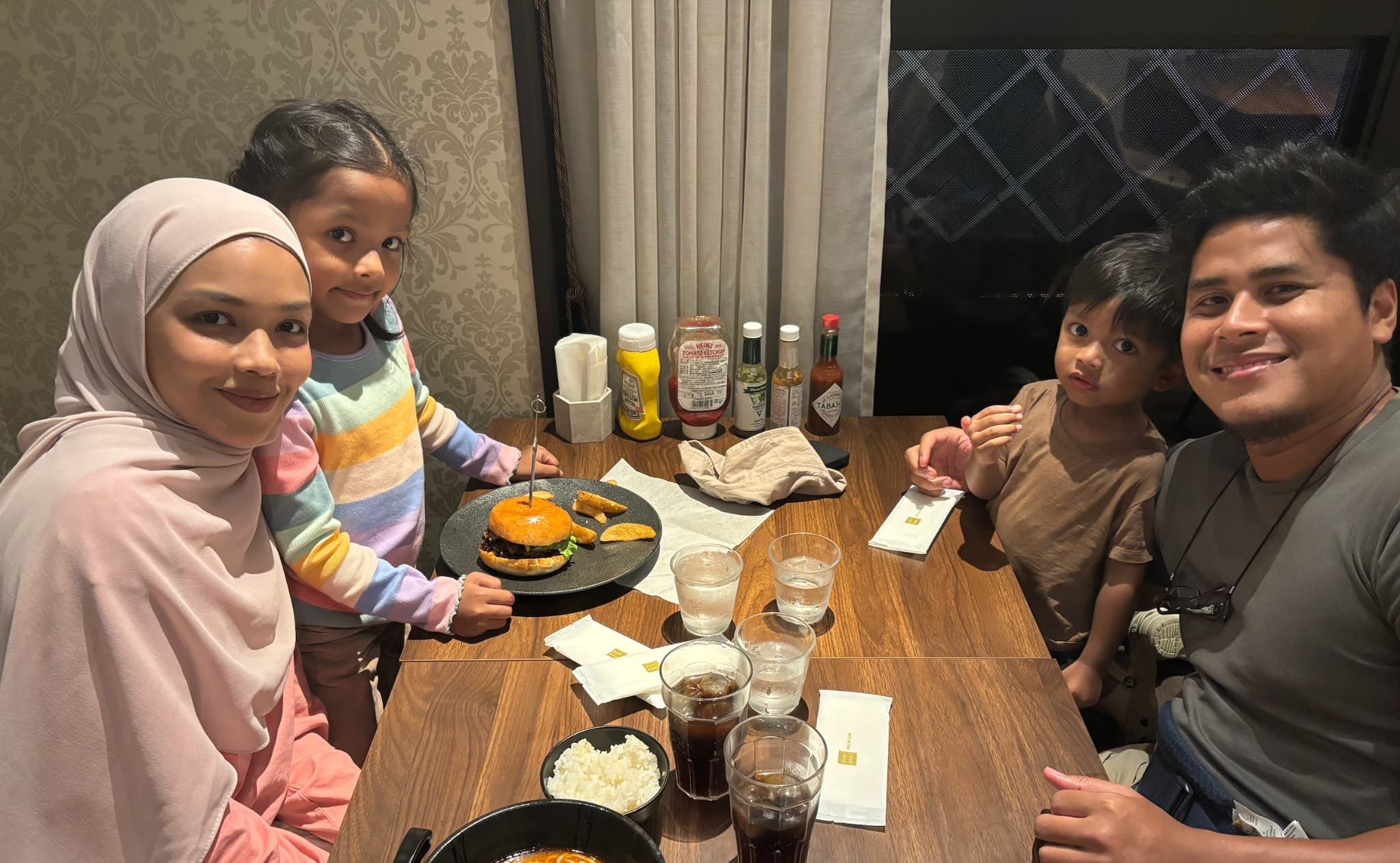 5W-Tokyo-Ginza guests — Wagyu Steak & Burger