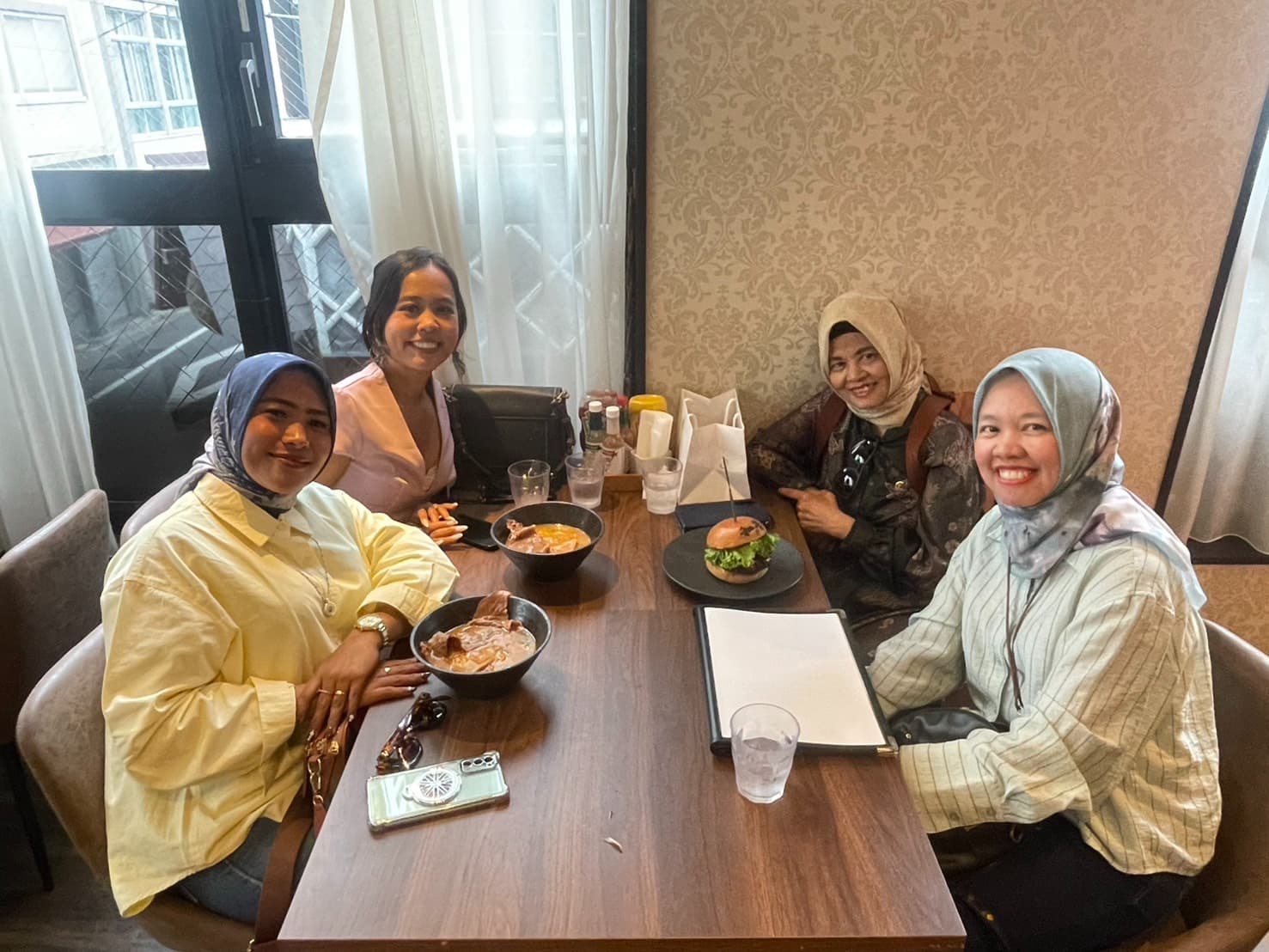 5W-Tokyo-Ginza guests — Wagyu Steak & Burger