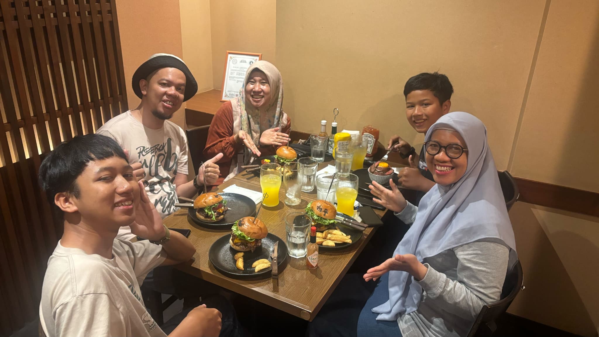 5W-Tokyo-Ginza guests — Wagyu Steak & Burger